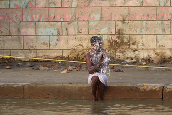 Varanasi: Waschung