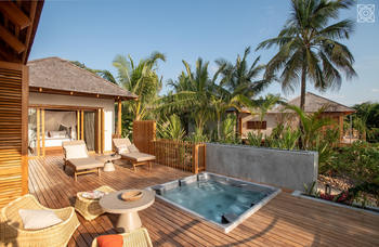 Zuri Zanzibar: Two Bedroom Villa Jacuzzi und Sonnenliegen