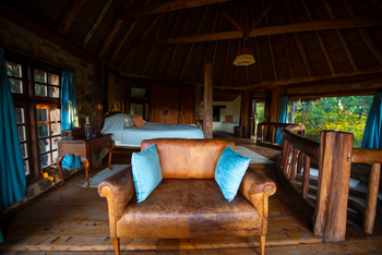 Borana Lodge Borana Lodge: Ledersessel Room 4