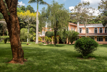 House of Waine: Grüne Anlage