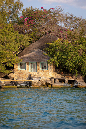 Kaya Mawa Kaya Mawa: Msekwa Room zwischen Felsen