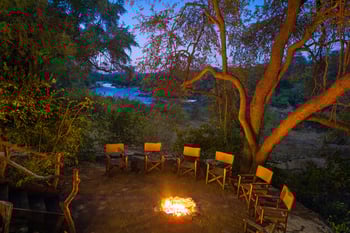 Mkulumadzi Lodge: Lagerfeuer