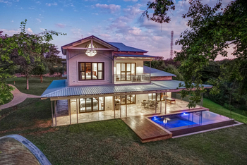 The Palm River Hotel: Villa - Schrägsicht