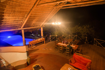 Tongole Wilderness Lodge: Blick zum Pool