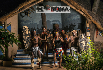 Victoria Falls Safari Lodge Victoria Falls Safari Lodge: Tanz und Folklore