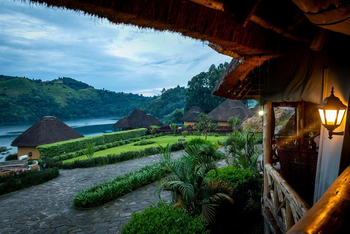 Crater Safari Lodge: Chalets im Garten
