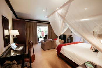 Old Traders Lodge: Bett und Sofa