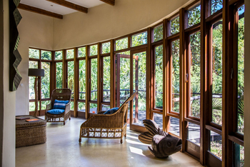 Pumulani Lodge: Bodentiefe Fenster
