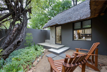 Sabi Sabi Bush Lodge: Exterior Unterkunft im Tageslicht