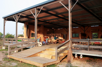 Shoebill Island Camp Shoebill Island Camp: Zugang zum Hauptgebäude