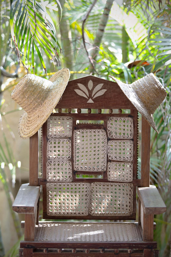 Alfajiri Villas Alfajiri Villas: Holzstuhl mit geflochtener Sitzfläche Beach Villa