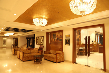 Chandela: Lobby und zentrale Einrichtungen