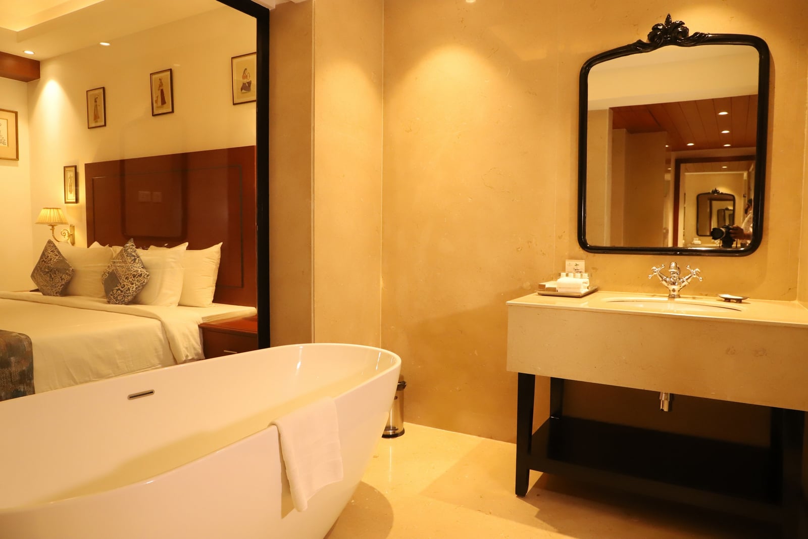 Chandela Chandela: Luxury Suite