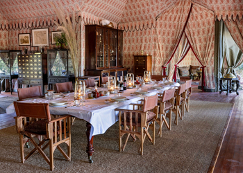 Duke's East Duke's East: Esstisch