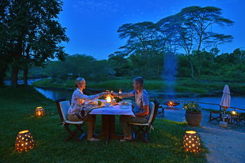 Ishasha Wilderness Camp: Dinner am Flussufer