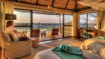 Leroo La Tau Lodge: Gästechalet - Blick zur Veranda