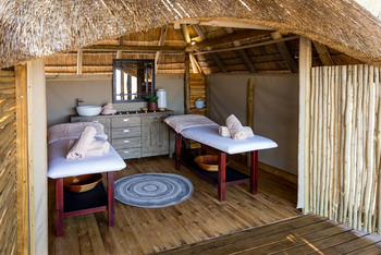 Mankwe Tented Retreat: Massageraum
