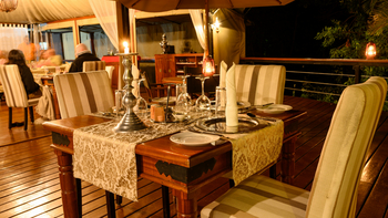 Olare Mara Kempinski: Abendessen Terasse
