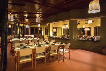 Pench Jungle Camp: Speisesaal und Buffet