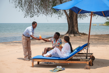 Pumulani Lodge: Drinks am Strand