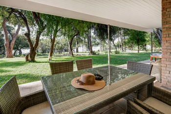 The Palm River Hotel: Deluxe Suite - Tisch