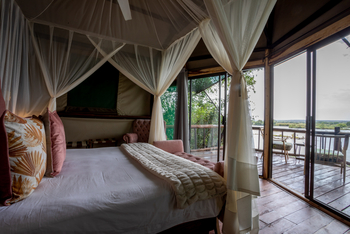 Tintswalo at Siankaba: Chishimba Falls Suite