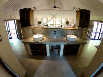 Tuli Safari Lodge Mashatu: Doppelwaschtisch