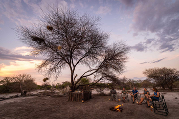 Tuskers Bush Camp: Buschbar und Lagerfeuer