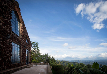 Clouds Mountain Gorilla Lodge: Virunga-Vulkane