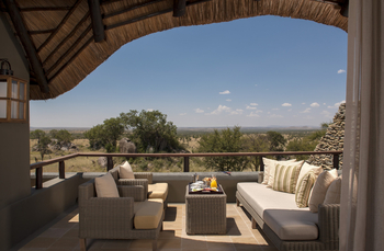 Four Seasons Safari Lodge: Sessel auf dem Balkon