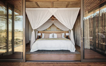 Sanctuary Baines Camp: Geöffnete Glastüren