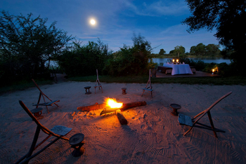 Sindabezi Island Camp: Lagerfeuer