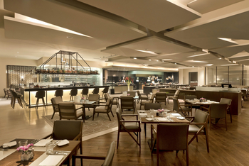 The Oberoi New Delhi: 360-Bar
