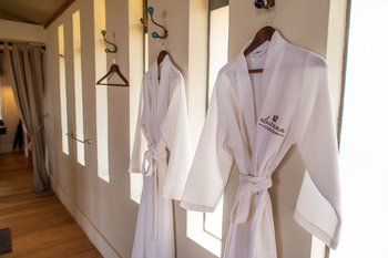 Elewana Lodo Springs: Bademäntel