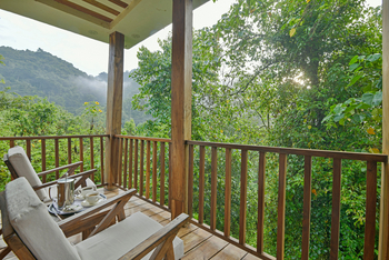 Four Gorillas Lodge: Sit-out