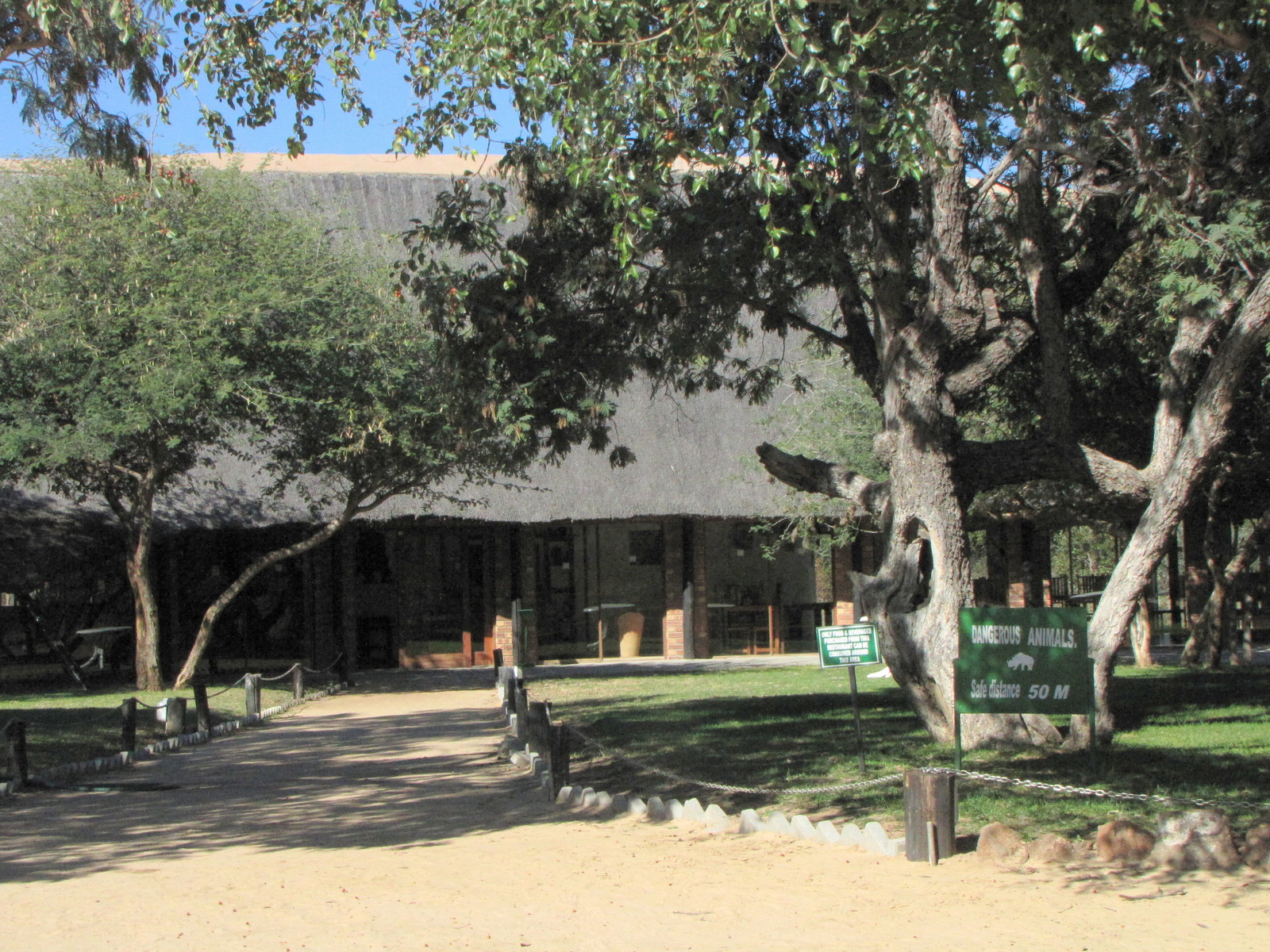 Khama Rhino Sanctuary Khama Rhino Sanctuary: Zugang zum Restaurant