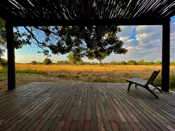 Kuyenda Bushcamp: Deck mit Blick