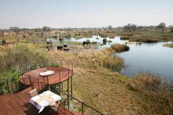 Nkasa Lupala Tented Lodge: Boma und Elefanten