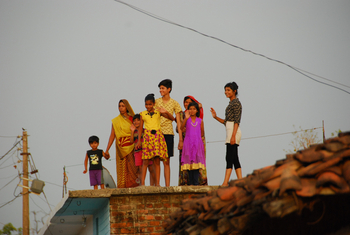 Emerald Tiger Retreat: Familie auf einem Hausdach