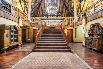 Epacha Game Lodge: Treppe in der Lobby