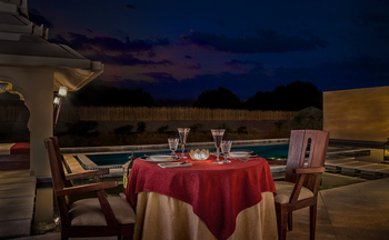 Evolve Kamalapura Palace: Jal Mahal Deck Dinner