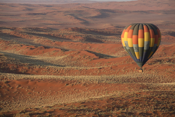 Kwessi Dunes: Heißluftballon in der Luft