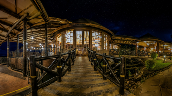 Lake Nakuru Sopa Lodge Lake Nakuru Sopa Lodge: Weg zum Restaurant