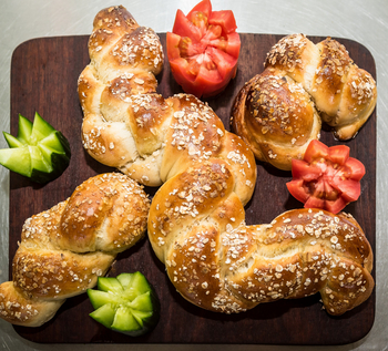 Losokwan Luxury Tented Camp: Gebäck auf Holzbrett