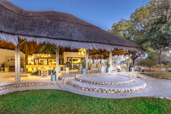 Mushara Bush Camp: Lodge und Garten