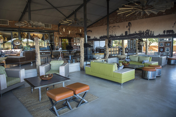 Okonjima Plains Camp: Barn - Weitwinkel