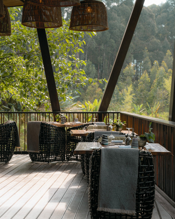 One and Only Gorilla's Nest: Essbereich mit Ausblick