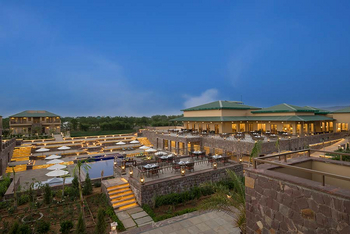 Sawai Vilas: Blick von einer Restaurantterrasse