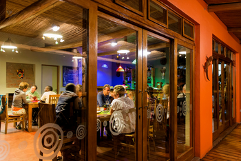 Chameleon Hill Forest Lodge: Essbereich von Terasse aus