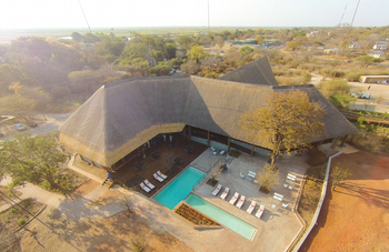 Chobe Bush Lodge Chobe Bush Lodge: Haupgebäude Südseite